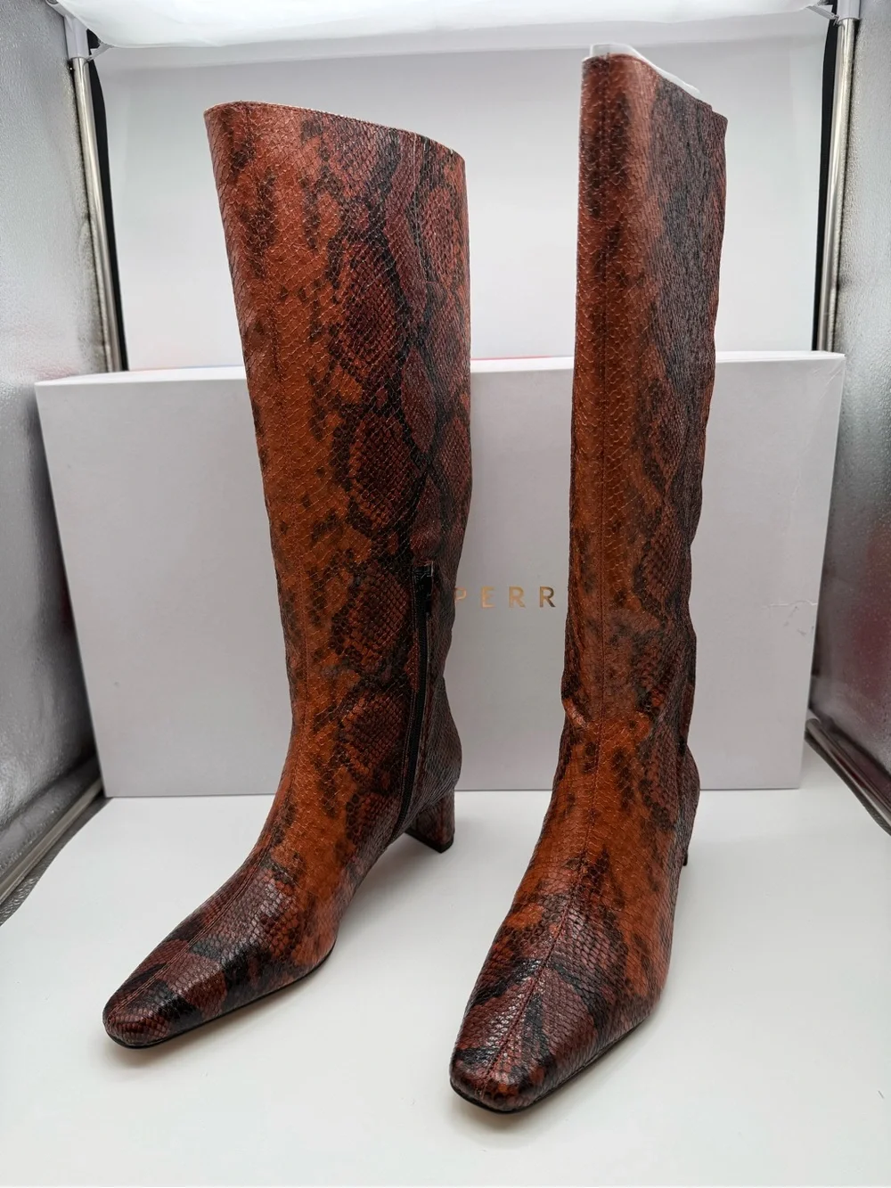 Katy Perry Collections statement knee